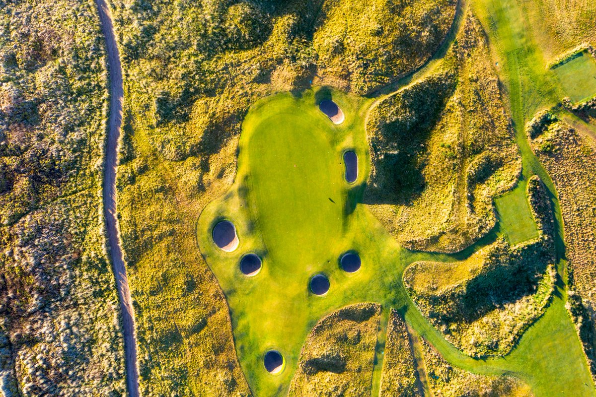 Thirteen - the 'easier' of the par 3s - is not very easy if you happen to miss it...7 bunkers guard the surface, but this is one of few greens that collects towards the centre.
