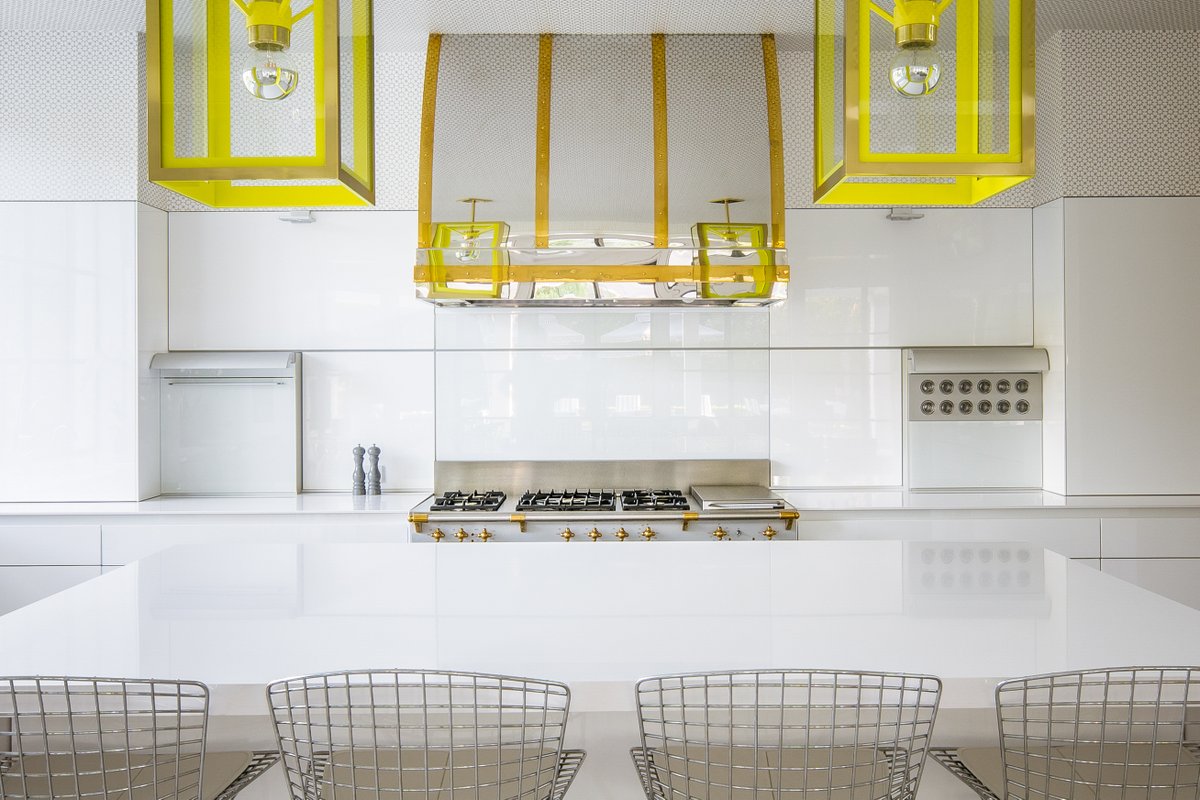 CustomRobert's tweet image. Feeling bold? Add pops of color to your home with colorful pendants &amp;amp; hanging lights💥☀️ Built by Robert Elliott Custom Homes • 📸: costachristmedia #rech #robertelliotthomes #robertelliottcustomhomes