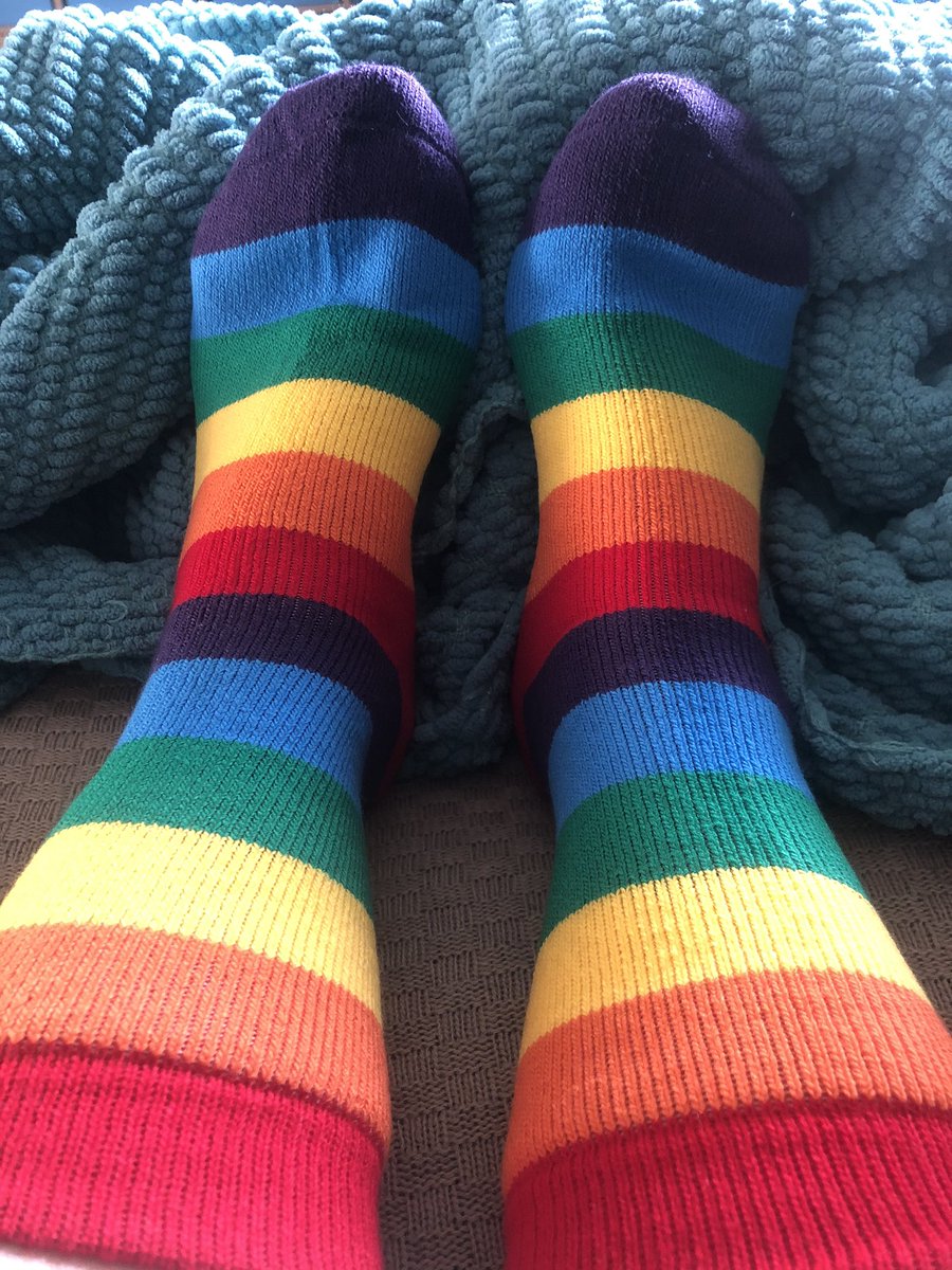 AlisonLeanneC's tweet photo. Day 9️⃣ #Lockdown2
Look what the lovely Mrs @TinaColdham sent me 😁These were a lovely surprise when I dug the parcel out of the delivery decontamination zone today. Pretty and *ultra* comfy. #StillShielding #ShieldingDifferently https://t.co/dTotBAmPS1