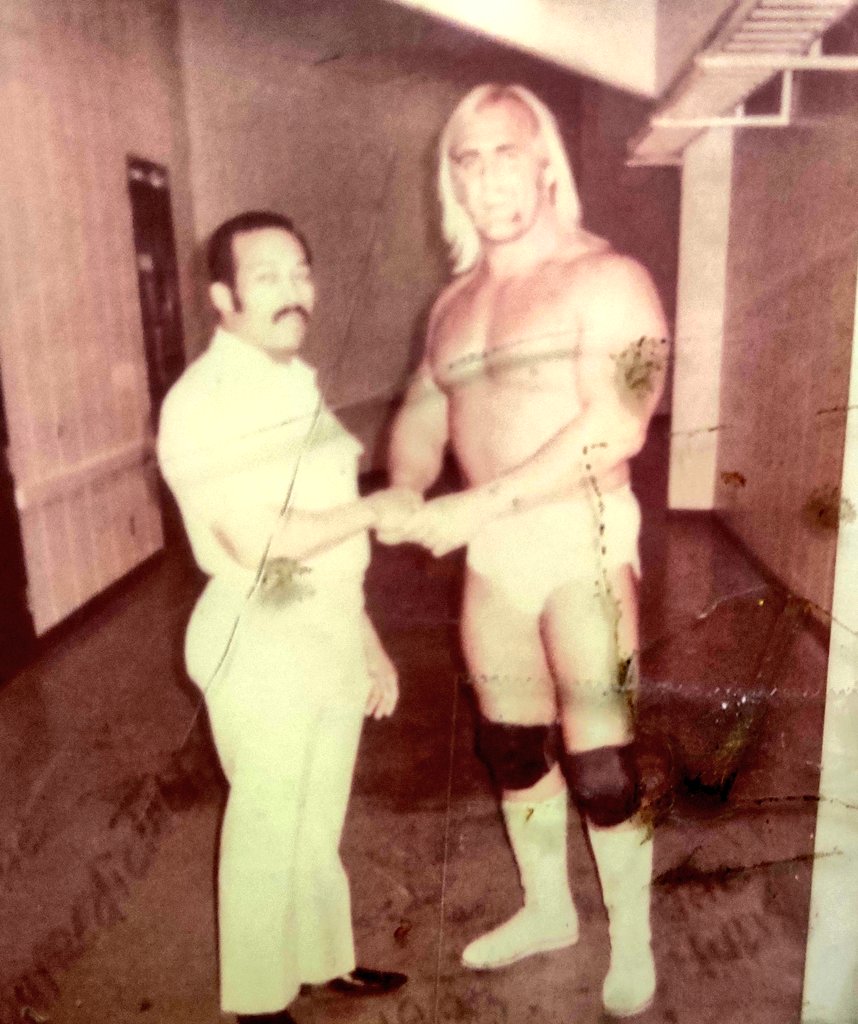 rodzjohnny's tweet photo. In Memory of Eddie Guerrero. He came down to #Gleasons with @WWETheBigShow back in the day... Great memories. I also tagged a great pic of me and @HulkHogan and @IsraelJoffe We are all big fans of Eddie Guerrero RIP to one of the great ones

#Hulkhogan #israeljoffe #eddieguererro https://t.co/B1lNBYhqF7