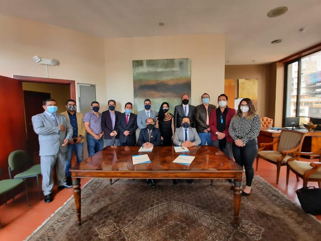 EcuadorSst's tweet photo. #observatoriosst | Hoy se firmó importante convenio entre el Concejo Nacional de Observatorios Ciudadanos del Ecuador @cnoceEc y la Universidad Metropolitana @umet_edu para temas de capacitación y asesoría legal para todos los Observatorios Ciudadanos reconocidos por el CPCCS. https://t.co/Voe0NzPP2l