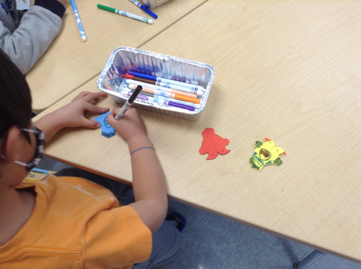 Ms_C_Dickson's tweet photo. K-Art: Students are learning a body break/ dance routine to "Three LIttle Birds" (S. Marley Remix.) Each student began creating 3 little finger puppet 'birds' to use during this music appreciation and art project. #Edgemontstrong @EdgemontCBE https://t.co/KveXDN7OE9