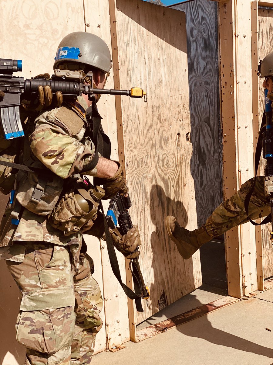 Tony_Massari1's tweet photo. E/3-47 IN conducting their final mission of the FTX before getting ready for Honor Hill tonight. Thanks to some of #BenningsBest Drill Sergeants, the company is getting ready to finish training with a 90.5% grad rate @197SLEDGEHAMMER @PatDonahoeArmy @Dave_Hodne  #webuildwarriors https://t.co/ZPCh9ybgG9