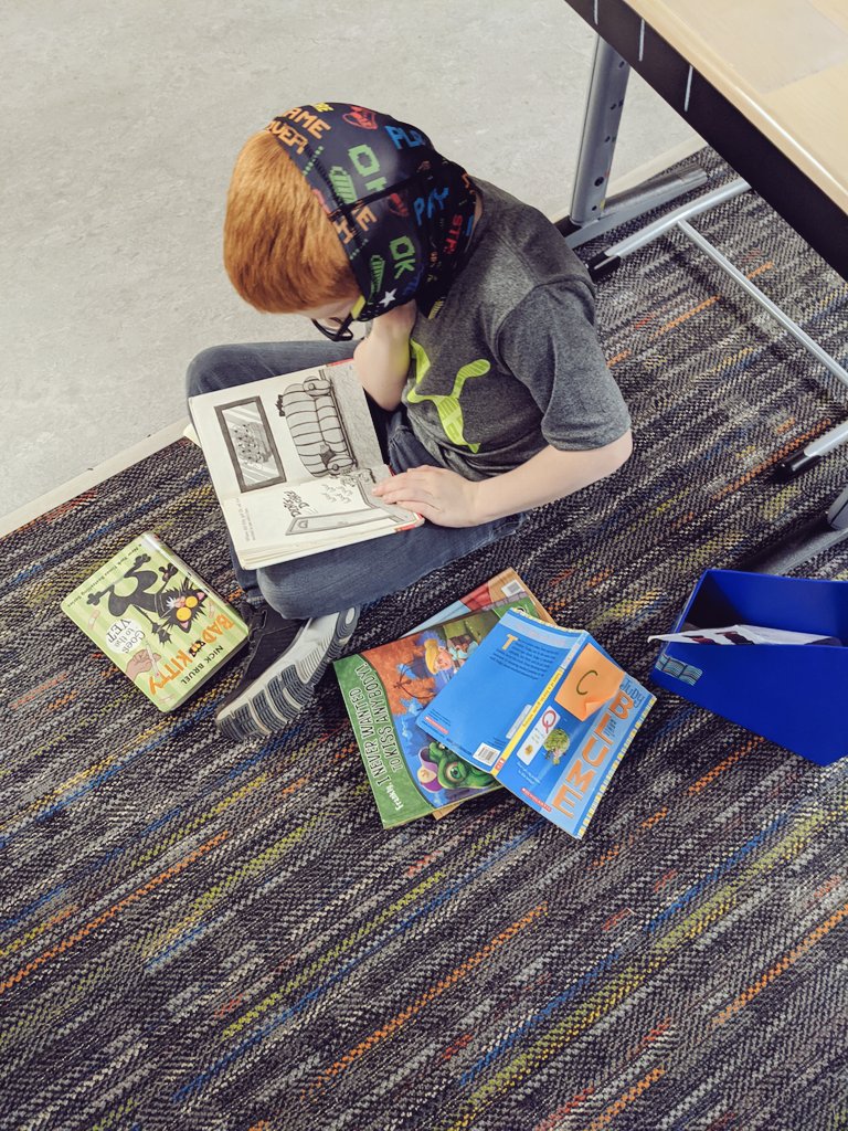 Cooper___Payton's tweet photo. A boy and his books, it's a beautiful thing. https://t.co/NemUrPECLt