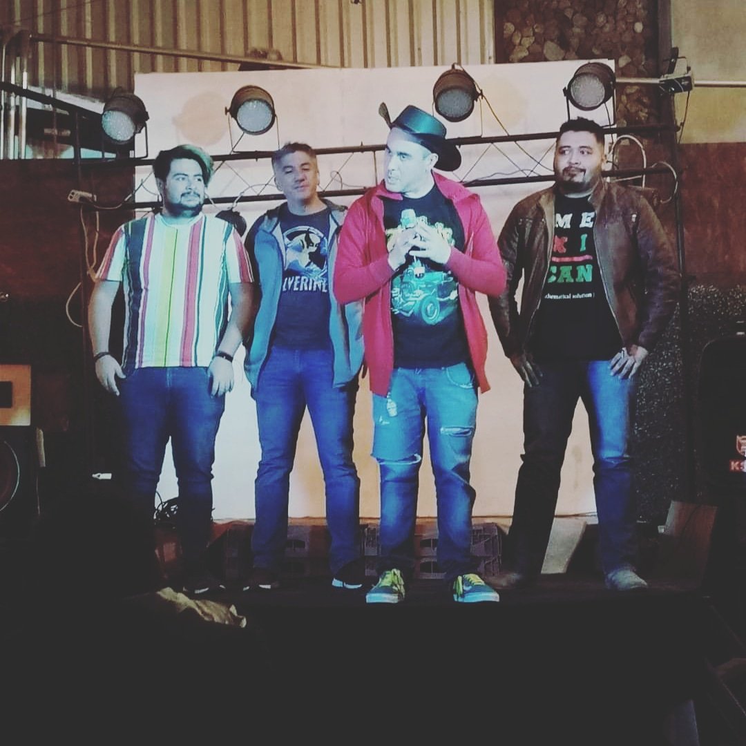 elpacodelrio's tweet photo. 🎤STAND UP | MACARIO BRUJO | HOST 🌟
Que noche tan chingona la de ayer 🙌🏻 ¡Muchísimas gracias por ésta oportunidad!
Nos la pasamos increíble (todo con cuidado 😷)
Que se vuelva a repetir!! 🤩
#standup #comediaenleon #macariobrujoenleon #elpacodelrio #MASComedia https://t.co/HBgzV9O9gq