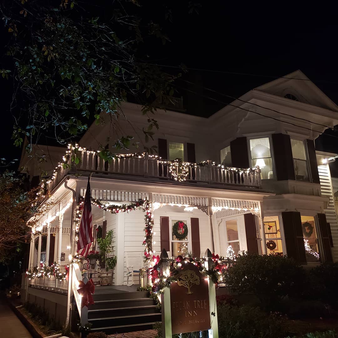 PecanTreeInn's tweet photo. We nominate our small tourist town! Staying strong during this COVID-19 supporting people and businesses. @makersmark #Makeitremarkable @Beuafortnc #RemarkableBeaufortnc https://t.co/liUi9Xj94P