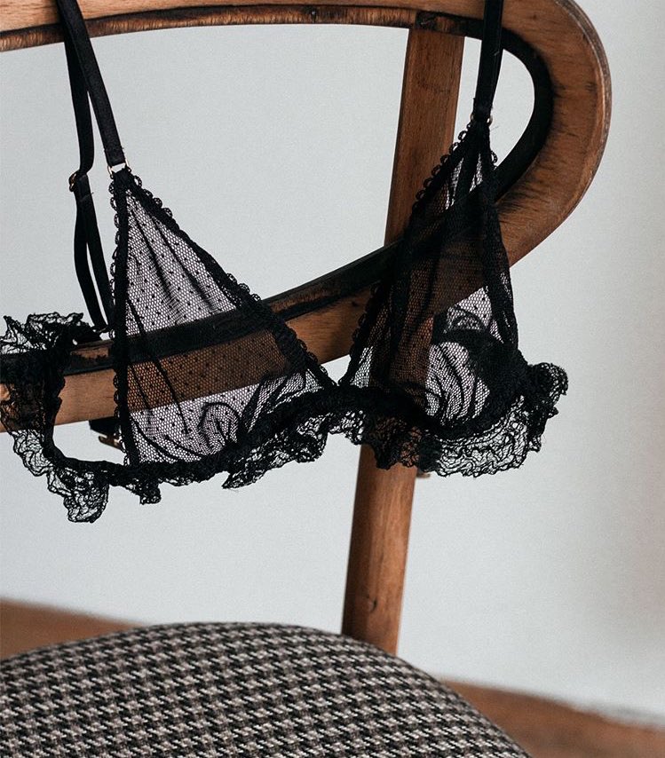 20. LOUIE LOUNGEWEARMłoda polska marka, która stawia na naturalność i kobiecość. Ich specjalność to eleganckie piżamy i subtelna bielizna. Ceny wahają się od 100 do 500 zl. strona internetowa:  http://louieloungewear.pl&nbsp;