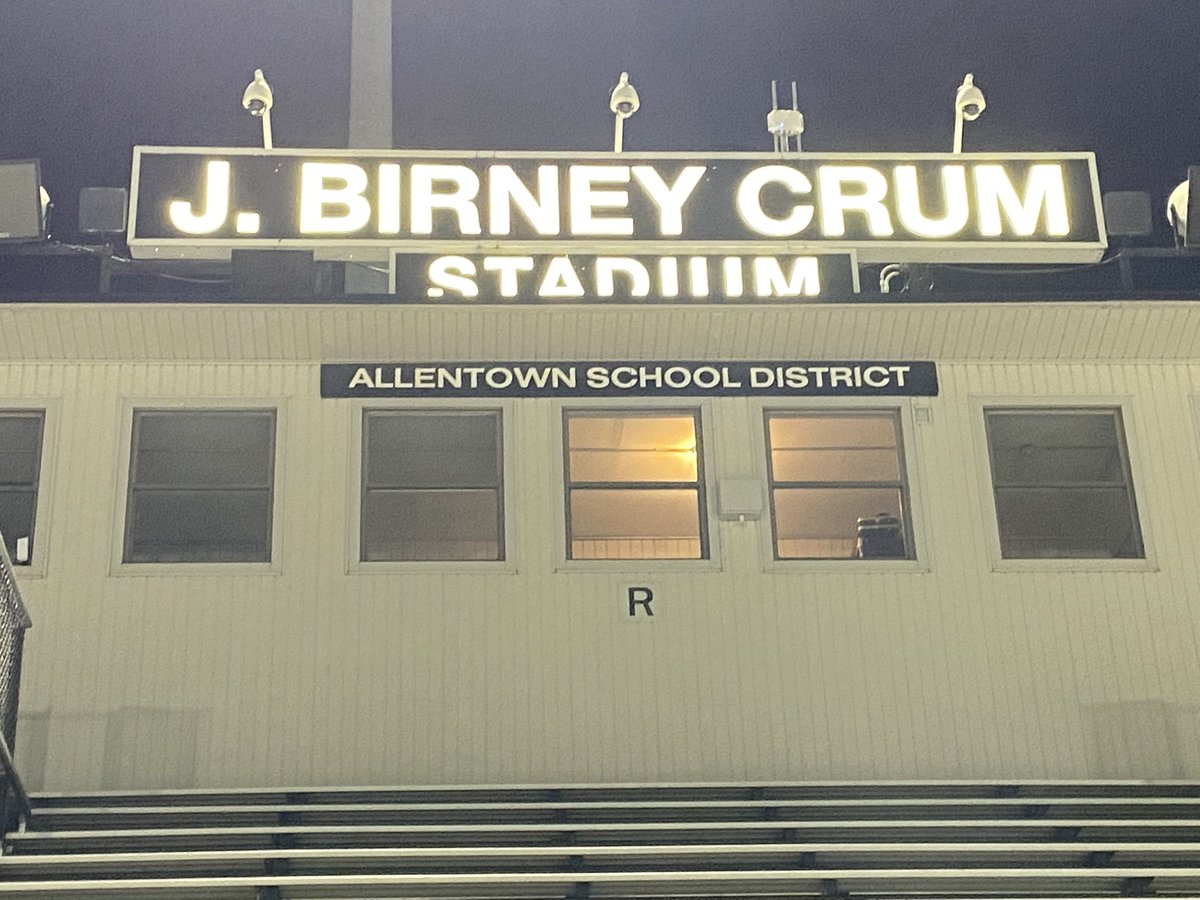 SENetworkTV's tweet photo. LIVE from J. Birney Crum tonight for the @PIAADistrictXI 4A 🏈 semifinals between Bethlehem Catholic &amp; Central Catholic! 

📺 SEN 50/550HD
⏰ 7p
🎤 Steve Degler &amp; @2Sports_Doug 

@sectv @Becahi_Hawks @becahifootball @ACCHS_Athletics @acchs_football https://t.co/VM0Zt1Tvgq