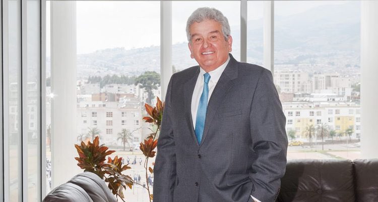 Lenin's tweet photo. Fortaleza y pronta recuperación para Guido Macchiavello, ex ministro de Vivienda, un gran amigo y destacado arquitecto. Mis pensamientos están con él y su familia. https://t.co/nmDfYsYkOz