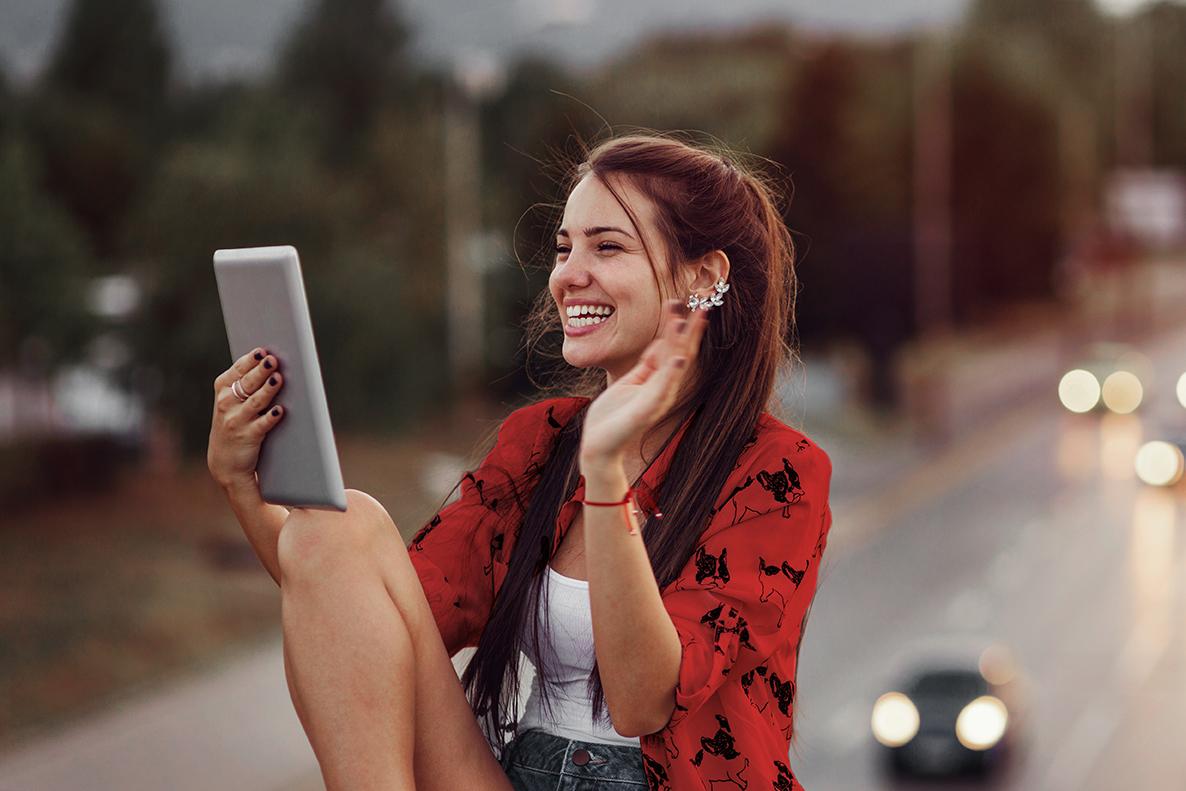 McAfee's tweet photo. Keep your identity under wraps when you're online. Here's what you need to know about your privacy👁 online.#SecureMyLife https://t.co/WVGvxIJ10y https://t.co/wXLYWX0MtD