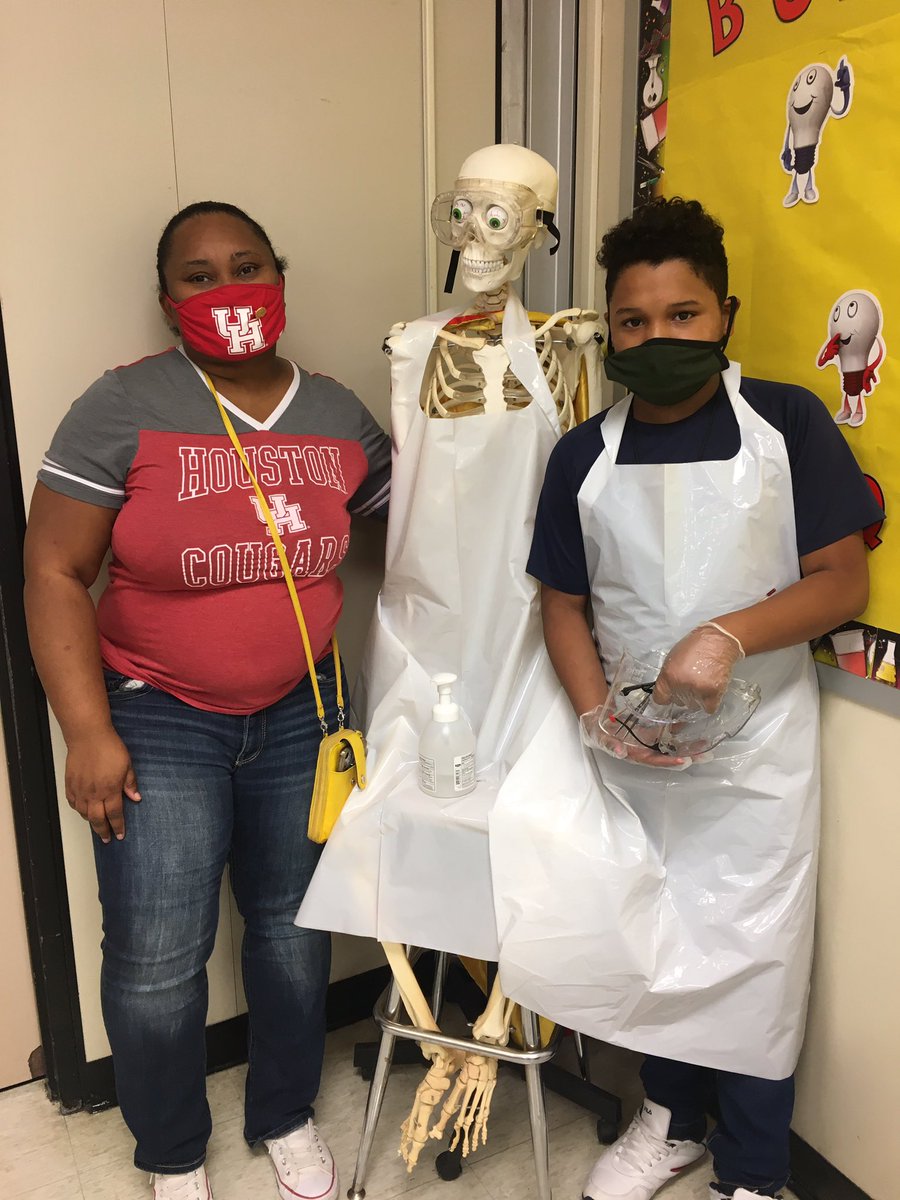 JeanaMAdams's tweet photo. Ok last tweet before I head home. @HoffmanMS_AISD 7th grade scholars completed an awesome engaging liver lab led by @VeliciaMason1 and @UpadhyayRitcha! #BellToBellLearning @AnthonyNemons @Hoffmangreatne1 @AISD_MSScience @lmamerson https://t.co/BfPkxNCaTb