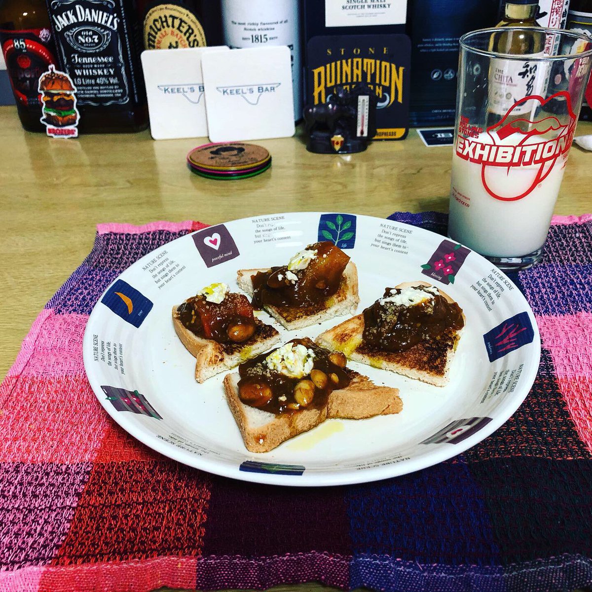 KsVacation's tweet photo. 朝カレー #bruschetta #hydeparklive #therollingstones #nowplaying https://t.co/F1T6lwRGV7
