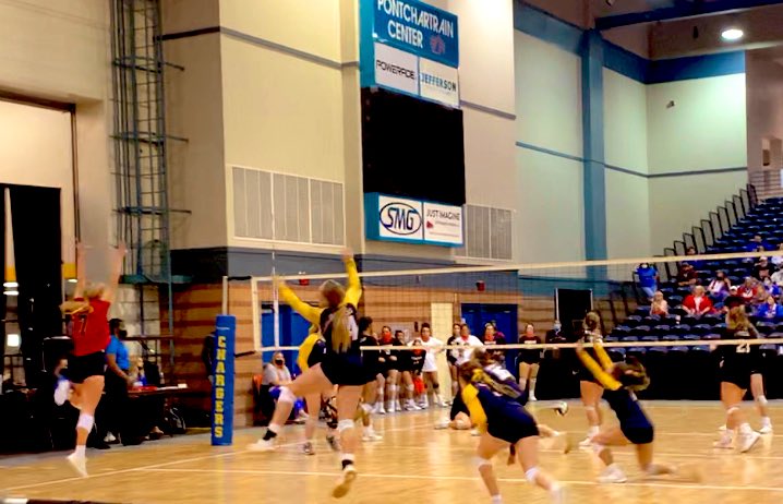 pjpvbfans's tweet photo. HARTMANN SEALS THE DEAL WITH A 🔥🙌BLOCK🙌🔥
Lady Jags with another 🧹🧹🧹 over John Curtis 
25-22, 25-21, 25-17 
⤴️headed to the FINAL 
📍Pontchartrain Center 
⏰ 11:30
#roadtostate #pjpvolleyabll https://t.co/OTySDTYh47