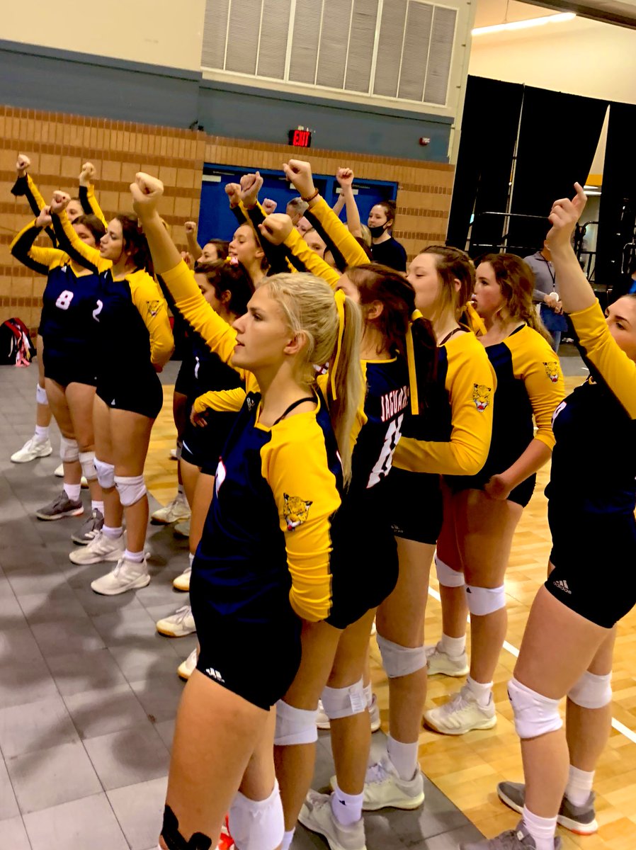 pjpvbfans's tweet photo. HARTMANN SEALS THE DEAL WITH A 🔥🙌BLOCK🙌🔥
Lady Jags with another 🧹🧹🧹 over John Curtis 
25-22, 25-21, 25-17 
⤴️headed to the FINAL 
📍Pontchartrain Center 
⏰ 11:30
#roadtostate #pjpvolleyabll https://t.co/OTySDTYh47