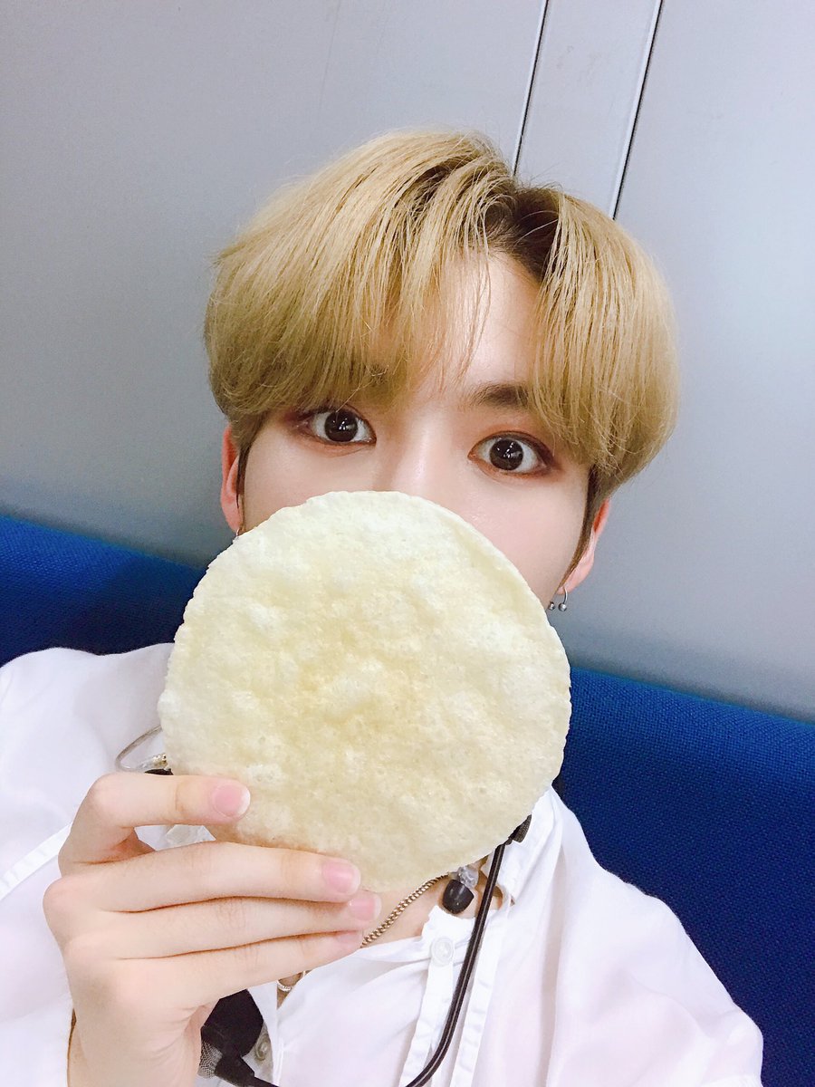 vericrazy_'s tweet photo. ❛ 𝐋𝐞𝐭'𝐬 𝐬𝐡𝐨𝐰 𝐰𝐡𝐨 𝐰𝐞 𝐚𝐫𝐞 ! ( % ) verıcrαzч song updαte : yeon's choıce. | #MOOBIUSPlusPlus #TeamFavOriTe
No dejo de querer recomendarles canciones así que regreso con mi favorita del álbum de estas más que talentosas chicas. ¡No se lo pierdan! https://t.co/l14lAOpx75