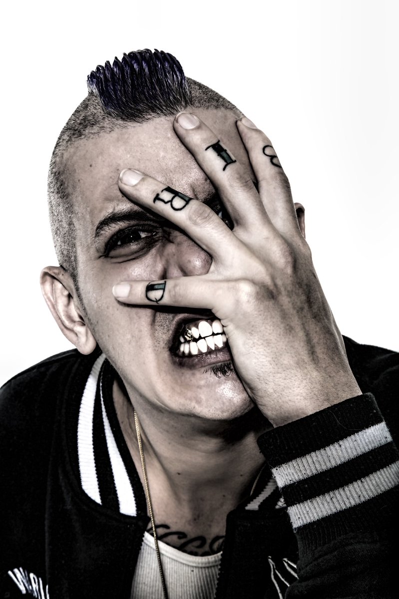 BIGLYRIKENT's tweet photo. NEED A PHOTSHOOT? Let @BIGLYRIKENT  take that shot . #Photoshoot #photographers #biglyrik https://t.co/yHwzNM5YoD
