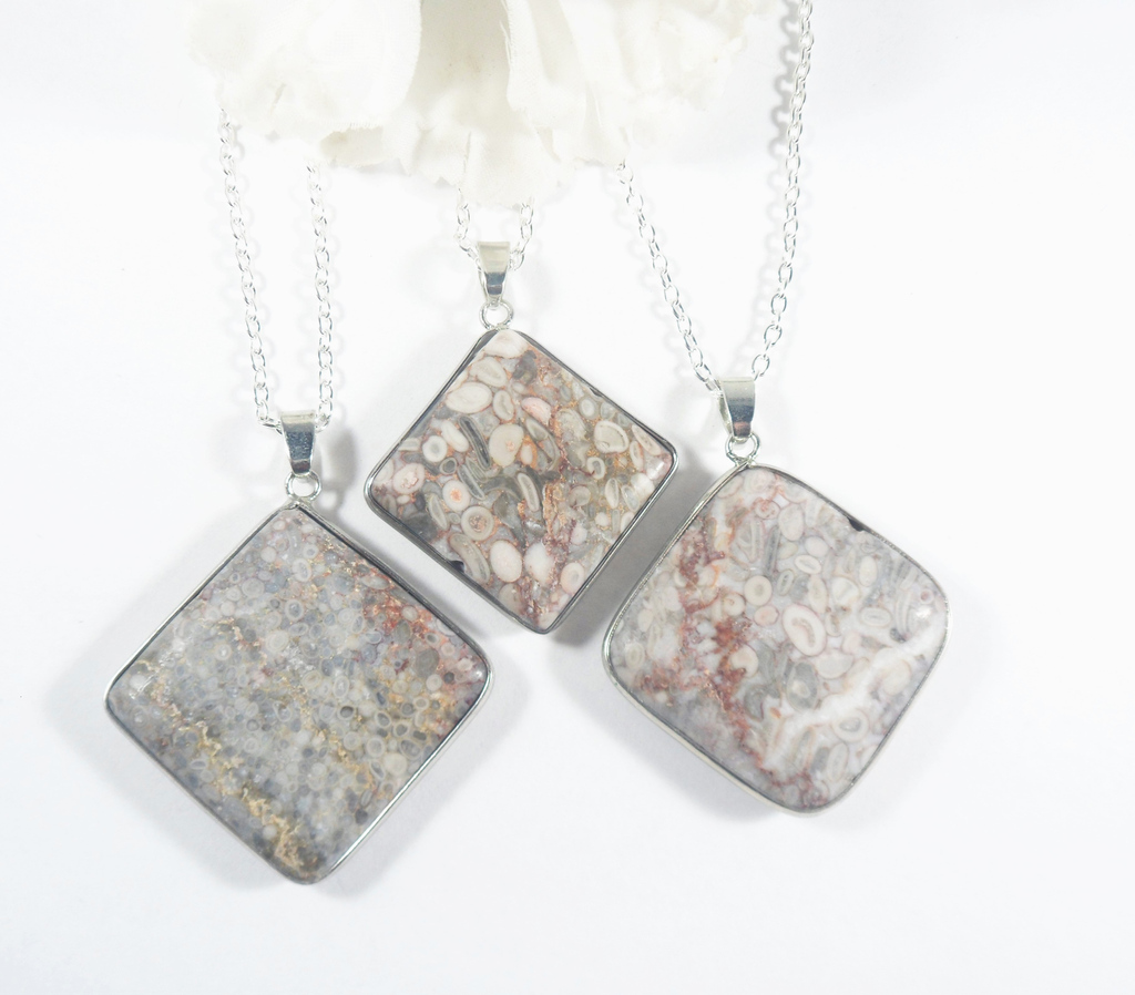 valroseshowers's tweet photo. Check out these tree fossil wrapped pendants! Wow.
https://t.co/dhs38L2KEO
#etsyseller #etsy #etsyshop #supportsmallbusiness #etsyhandmade #madeintheusa #foundnowhereelse #handmadegifts #buysmall #pottiteam #etsysellersofinstagram #standwithsmalletsy #shophandmade https://t.co/YlJxf05a1p