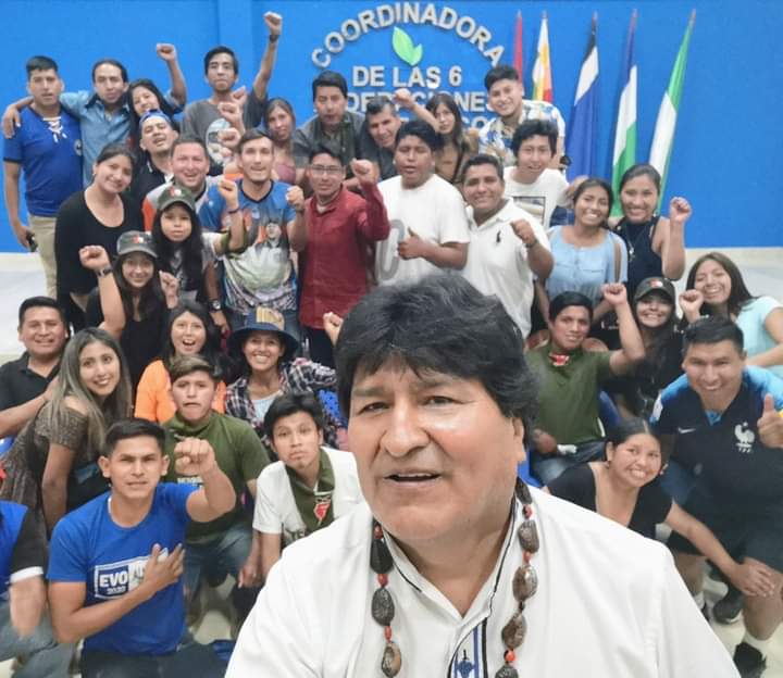 BoJuventudesMAS's tweet photo. La Directiva Nacional de Juventudes del MAS Bolivia y @evoespueblo sostuvieron reunión de coordinación y fortalecimiento. #SomosMillones https://t.co/j3dV9x5Nqp