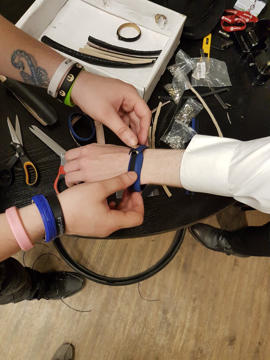 UWV4Change's tweet photo. In our Artwork program youth get to both express themselves and learn soft skills. If you want to support our amazing youth, consider purchasing an accessory or making a donation at https://t.co/sIByYo4j0P.

#Upcycledfashion #atriskyouth #Ottawa #charity https://t.co/OtO7hh41ow