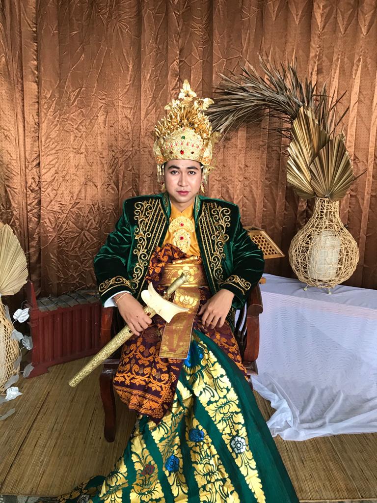 Dwirismana07's tweet photo. Modeling busana adat bali
#bali
#busanaadatbali
#budayaindonesia https://t.co/FmEkoSPu5p