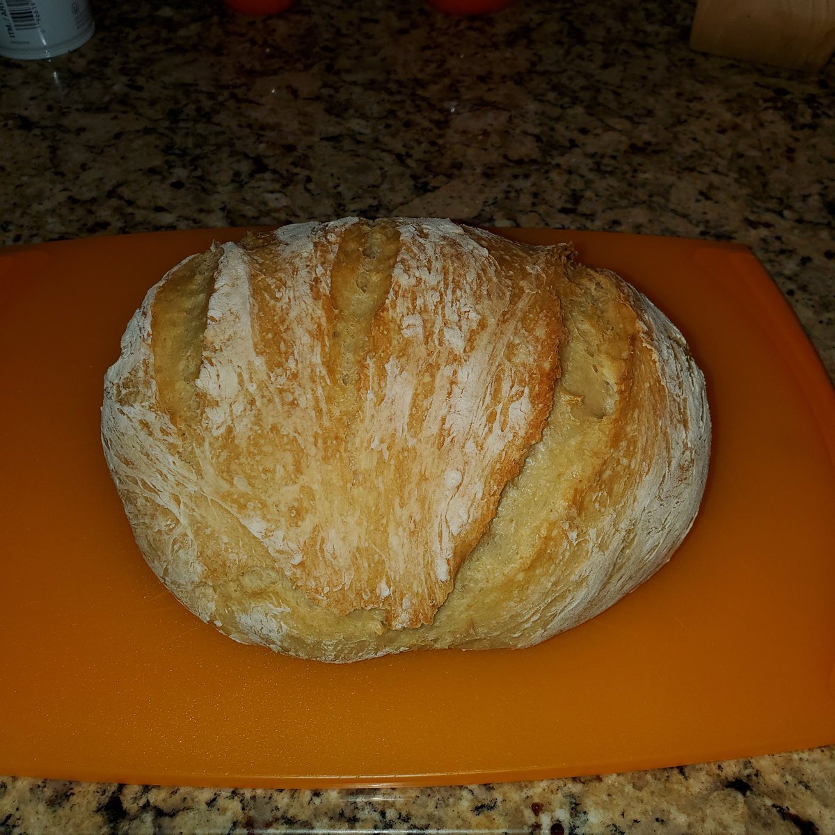 milkjugalien's tweet photo. I told you the #castiron #dutchover was freaking huge! No worries, out of the pot it looks proportionate to the cutting board /7 https://t.co/1IXEgB1MAZ
