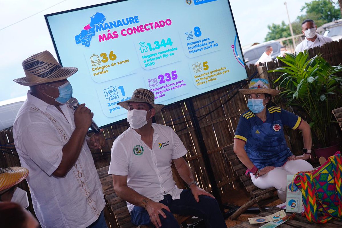 karenabudi's tweet photo. En territorio conocemos de primera mano las necesidades de la gente. En el corregimiento de Shiruria en #Manaure con el Gober @NemesioRoys y el alcalde (e), Jairo Aguilar, conversamos con los líderes de la comunidad Pedro Epieyú y Claudio Epieyú. #LaGuajiraConectado https://t.co/FJ3BskOeuf
