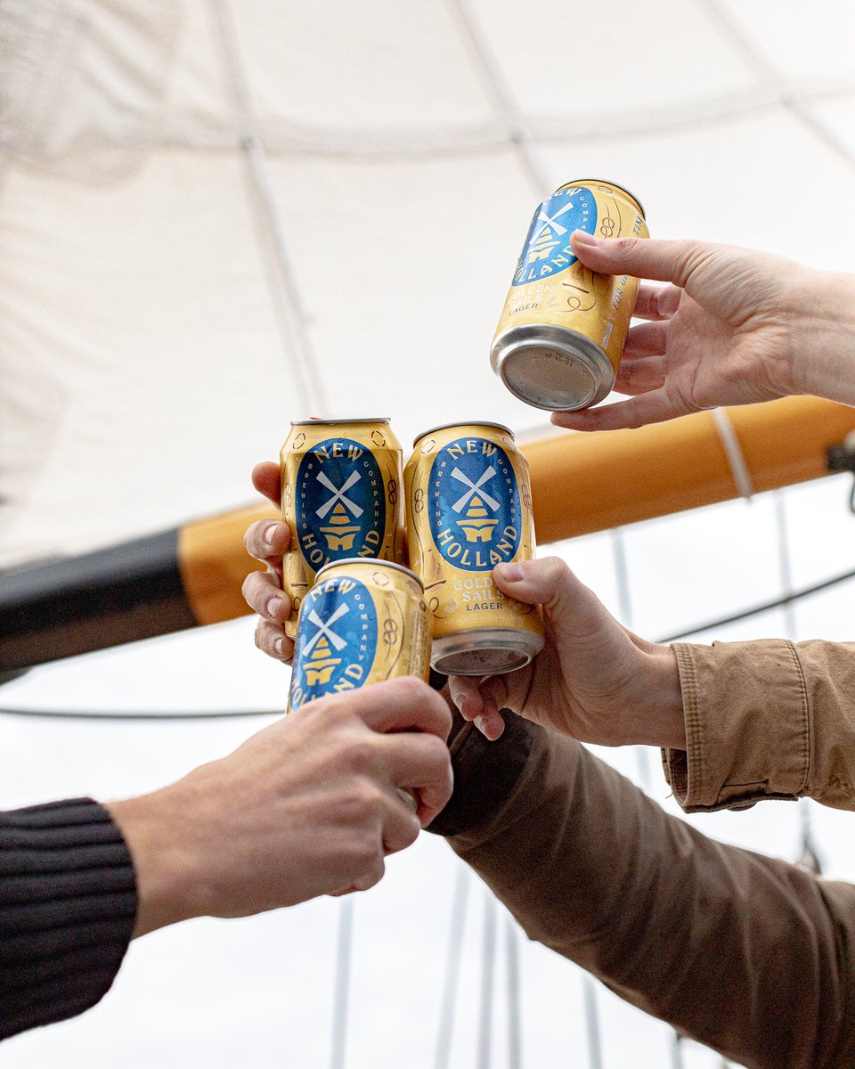 newhollandbrew's tweet photo. Cheers to the weekend! #goldensails #newhollandbrew https://t.co/3kkIMM2YTh