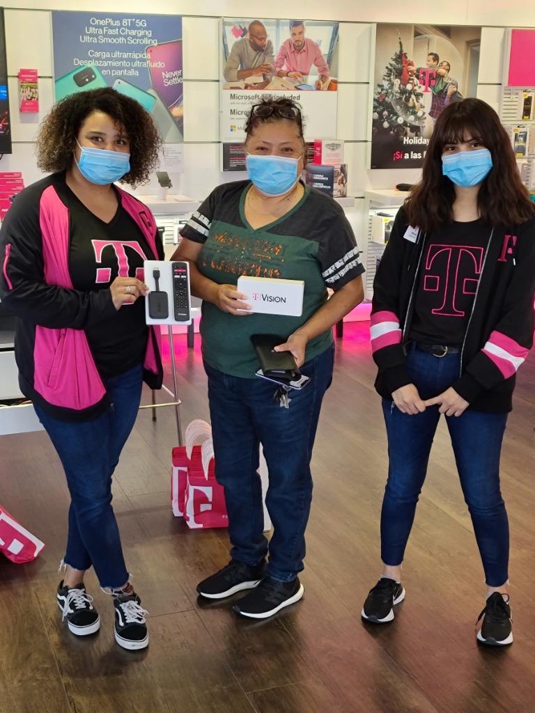 BritneyGiaccone's tweet photo. Firewheel coming in hot 🔥 with a quick back to back Tvision. Buddy selling has been key guys 🔑 #DreamTeam #MagentaStrong 💪🏿💗 @kennystodd @Roy_Castill0 @JVTheBeast27 #Aspect #TexasDNA https://t.co/zx3oI4ISPJ