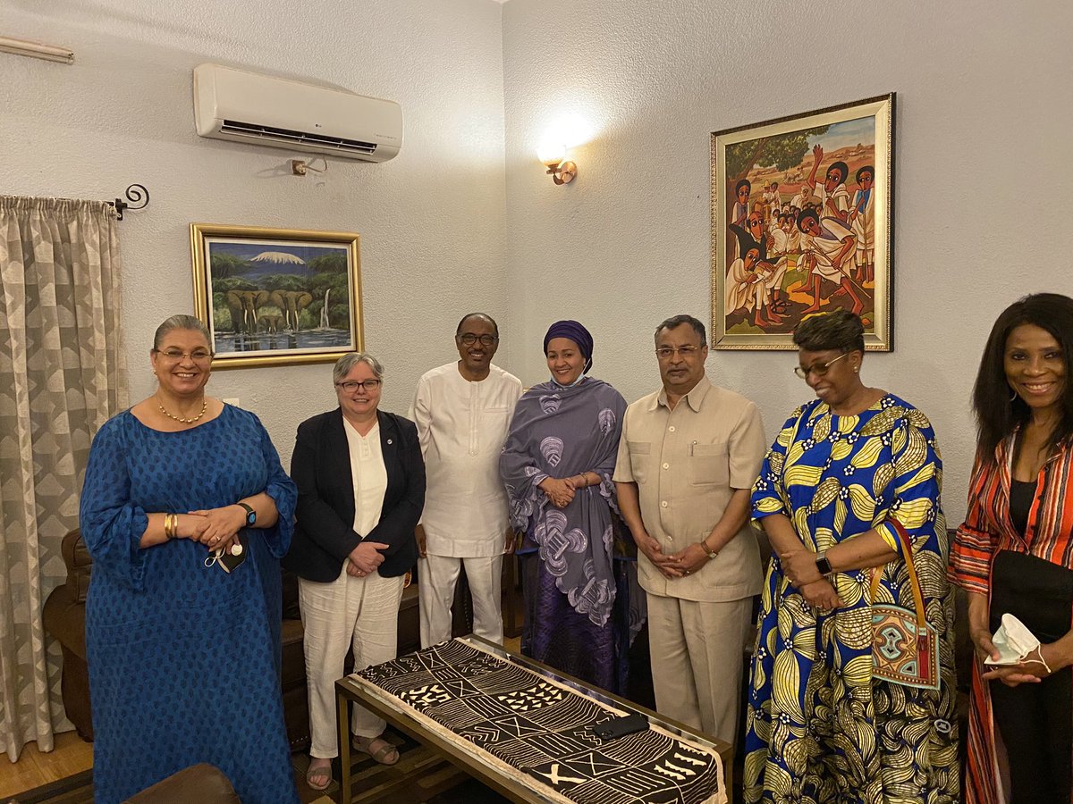 MichelSidibe's tweet photo. Réel moment de convivialité autour d’un dîner à la maison avec mes collègues du #système des nations unies. Étaient présents Amina Mohammed , Annadif and Tetteh, ASG Ahunna Eziakonwa, DSRSG’s Jo and Mbaranga. Merci pour votre temps et enthousiasme pour aider la transition au Mali https://t.co/MzYQIfP0IL