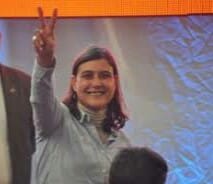 Jamás voy a Olvidar aquel día del año 2011 cuando nós presentaron y yo con el fastidio que traía por las mentiras de algunos políticos que prometen lo que saben que no van a cumplir te dije son todos iguales, con tu voz tranquila, pausada y segura, me dijiste dame la oportunidad