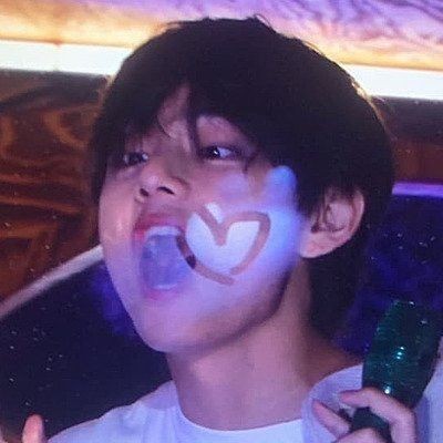 chocomilkytae's tweet photo. ˚ ༘ 🍓💌🖇 ⋆.࿐
🐯 : Ungu adalah warna terakhir pelangi, artinya saling percaya dan mencintai dalam waktu yang lama. Ya, aku baru saja mengarangnya. Tapi, seperti itu artinya, aku ingin bertemu kalian dalam waktu yang lama, selamanya...

#WeThankYouTaehyung https://t.co/dudpZgn8Lh