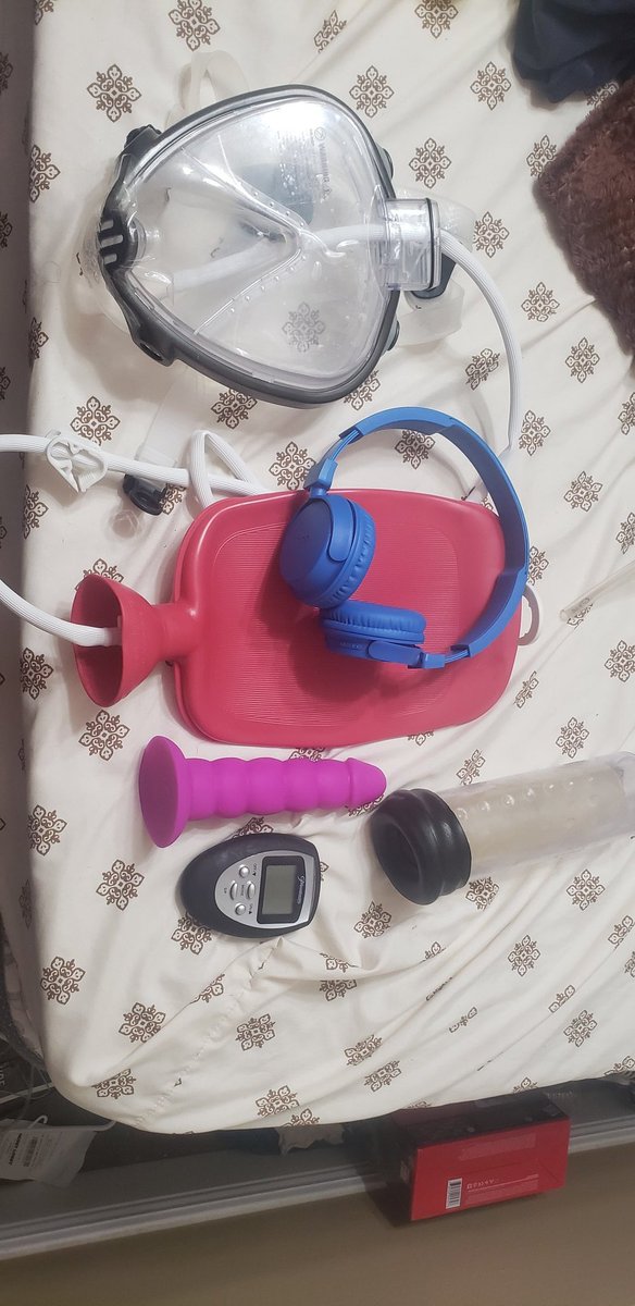 Sissyfreak2's tweet photo. Bored as hell so I'm gonna play some #sissybrainwashing #breathingcontrol #electroplay #pumpcock just to name a few https://t.co/1ySrI4Prhj
