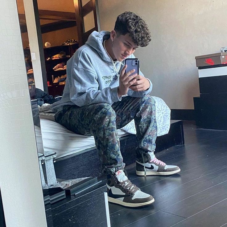 He vuelto, se los juro🥺 andaba ocupado con examenes, quiero socializar de nuevo

No me ignoren pls
#FreeRol