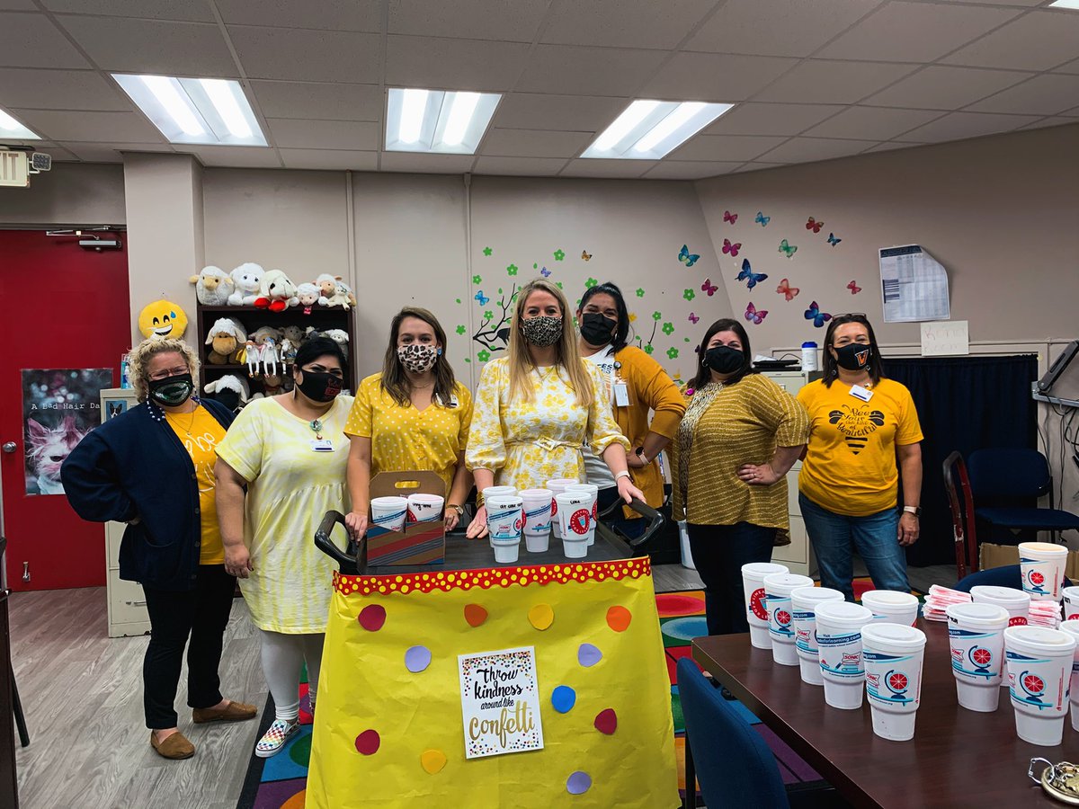 KelsieMorris12's tweet photo. We brought a little SUNSHINE to Kostoryz today in honor of World Kindness Day by treating our staff to yellow treats &amp; their favorite Sonic Drink, wearing yellow, and building a Kindness Rainbow 🌈 filled with affirmations for our Tigers 🐯 💙💛 #kostoryztigerpride #CCISDProud https://t.co/QCRrIKE7sD