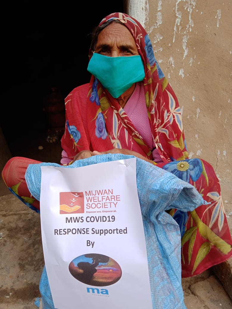 MWSYouth's tweet photo. #227th Day of  #MWS COVID-19 Relief Work
हम रुके नही..हम थके नही...इरादा बस इतना की कोई भूखे पेट सोए नही...
With support from #MaFoundation, this #Diwali #RozgarDhaba team distributed dry ration kits to poor &amp; marginalized 25 women headed &amp; lactating mothers families in Mirzapur. https://t.co/Y2WZGsoocw
