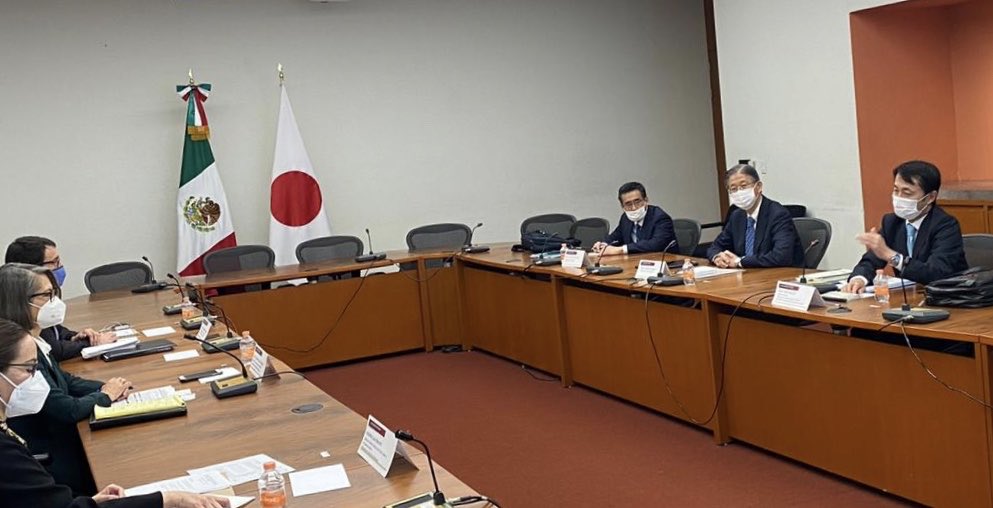 ConsulClaudiaF1's tweet photo. #México y #Japón comparten sólidos lazos de amistad y relaciones estratégicas en temas políticos, económicos y de cooperación. Diálogo fructífero hoy @SRE_mx con Emb. Teiji Hayashi DG para América Latina y el Caribe @MofaJapan_en @EmbYasTakase @JapanEmb_Mexico https://t.co/szZZHm2fk8