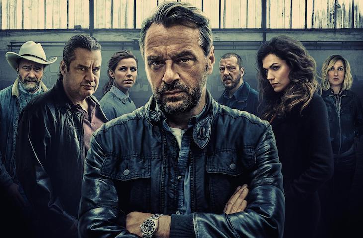 martinadaro1's tweet photo. #UndercoverNetflix una muy buena serie belga, que no tienen la popularidad que se merece.
Se estrenó la 2da temporada, es sobre el tráfico de armas. La primera fue sobre  tráfico de drogas (éxtasis) https://t.co/ERPF0eEyGr