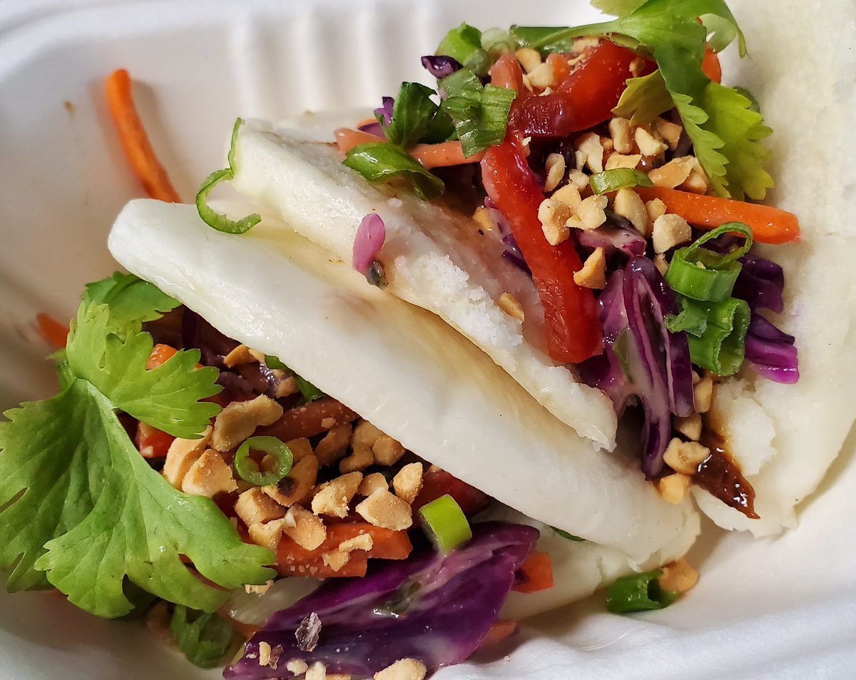 What are you talkin' a-bao?! 

Its finally Friday and we are ending our week right with these yummy and super soft steamed buns filled with our hoisin braised pork belly, thai chiles, asian slaw w peanut vinaigrette, crushed nuts, green onions and cilantro.