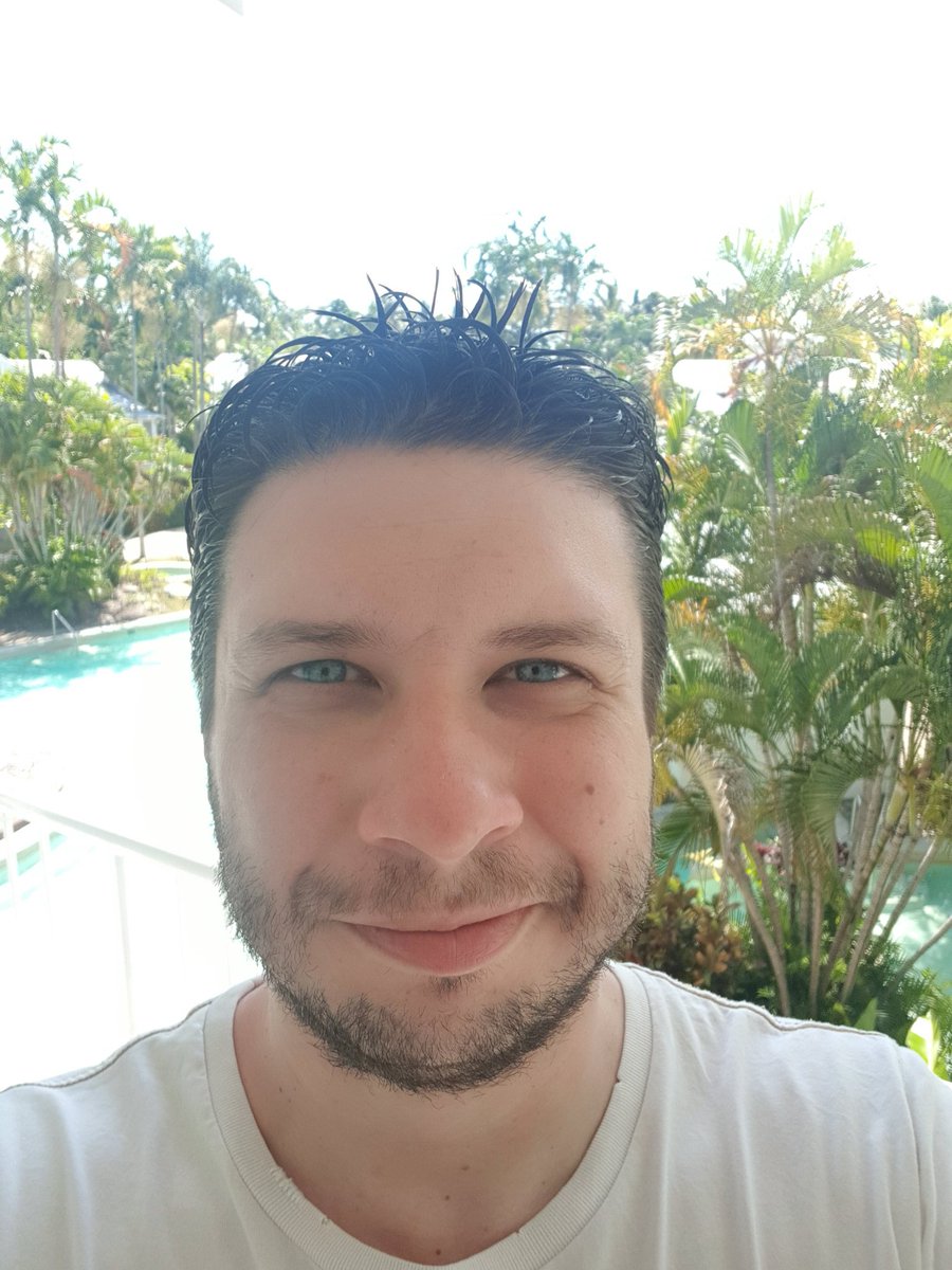 _oROSSYo_'s tweet photo. Day 14 of Movember. It took a week for the stubble to grow lol. Still raising money for #movember2020 #Movember even while away on holiday ❤ check pinned tweet for details ❤#growamotosaveabro #portdouglas https://t.co/lNERXBYmRV