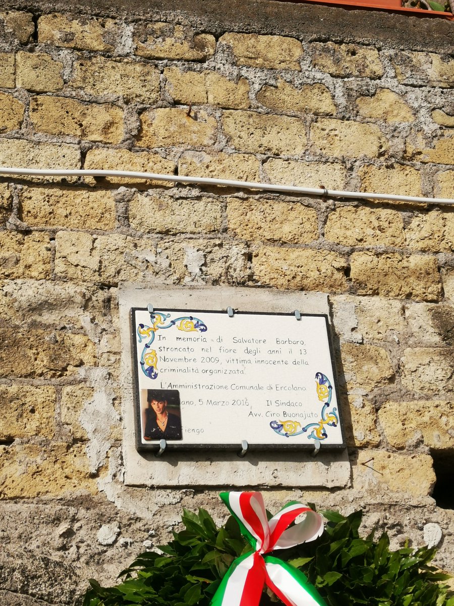 pierosabbarese's tweet photo. Salvatore Amava la  Musica e la vita.
Una mattina ha incontrato un destino infame ed ora è un simbolo di speranza per la nostra città. Vittima innocente della #camorra Salvatore è il Simbolo di una comunità che vuole rinascere. https://t.co/AUPrAOkzA6