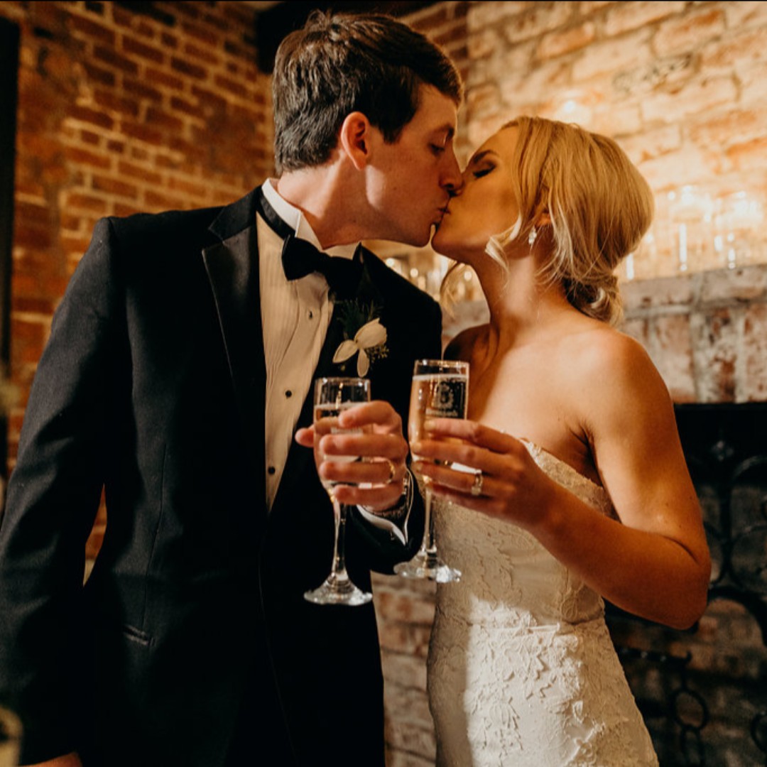 idoyall's tweet image. Cheers to all those couples who aren't afraid of a Friday the 13th wedding. Who needs luck when you have a love like this?
photo courtesy of @logandoerries