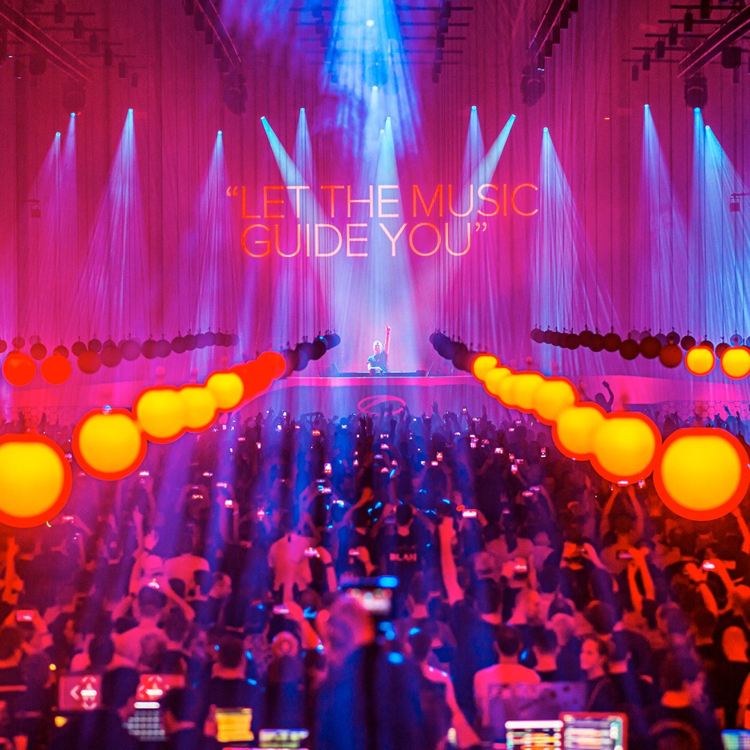 asot's tweet photo. There's just something about these lights that give a magical touch to our mainstage! ✨ What did you think of this playful element at ASOT950 Utrecht? 

#FestivalFlashback #ASOTNL https://t.co/Es3mW1XHIp