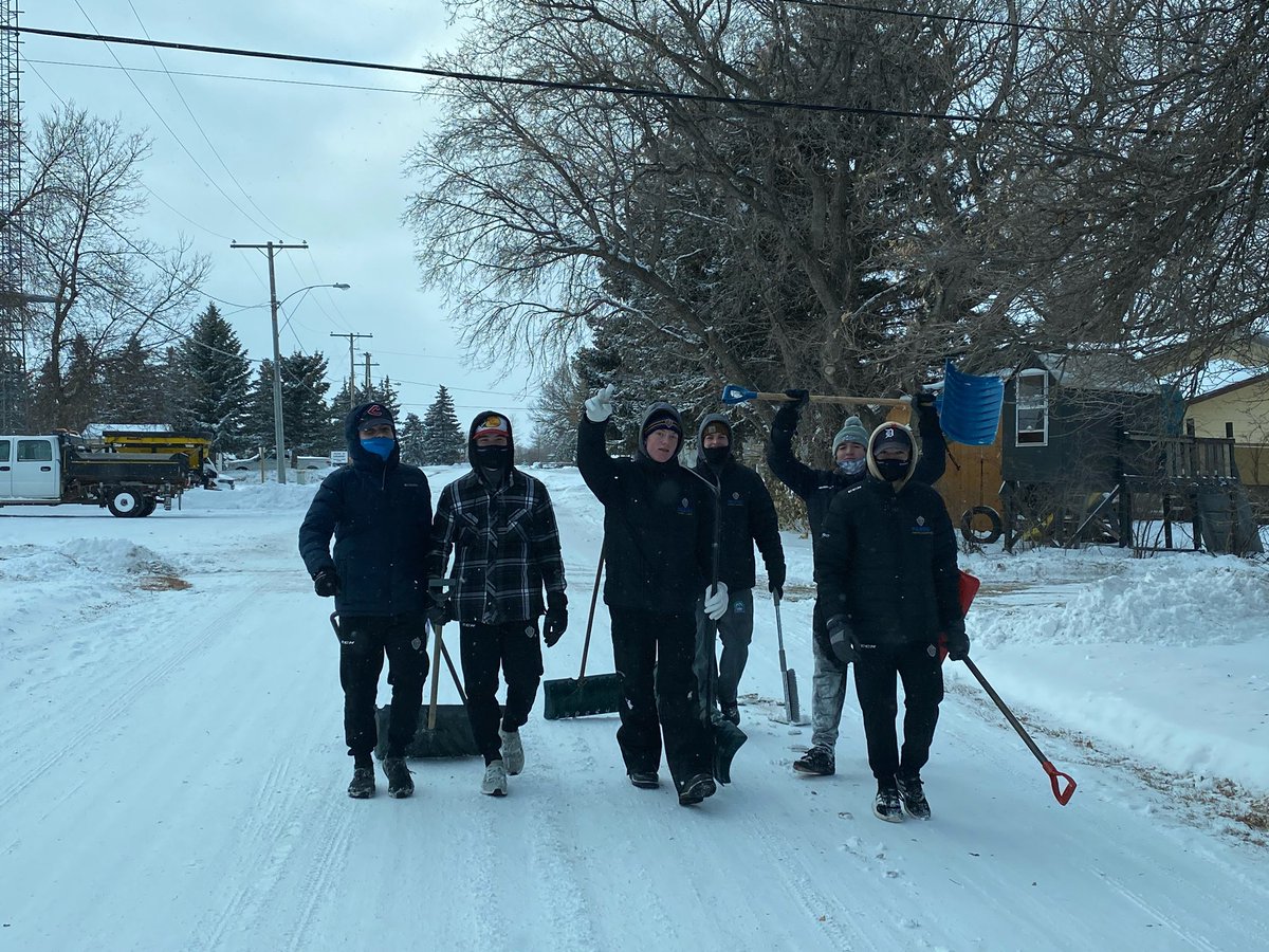 prairie_hockey's tweet photo. From serving together in our community this week, to competing on ice tonight. Our U16 vs U17 game starts in one hour! https://t.co/me5vKqVCMJ