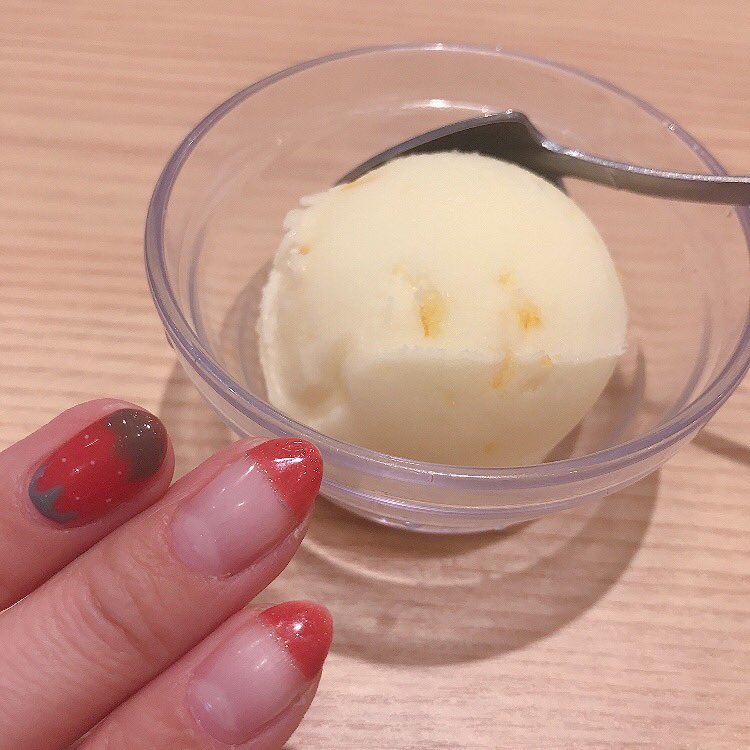 HOMEI_nail's tweet photo. おはよっち☀️

外はだいぶん寒くなってきましたが
シャーベットたべました🥄

ゆず〜〜っ✨✨

でもネイルはイチゴ🍓🍫😅

昨日に引き続き、
今日も銀座アトリエに出勤です🙋‍♀️

よっち🍊

#HOMEI
#NE62 #NE34 #NE75 #NE16
#WG0 #WG1 https://t.co/OJ3Z0J1bvX