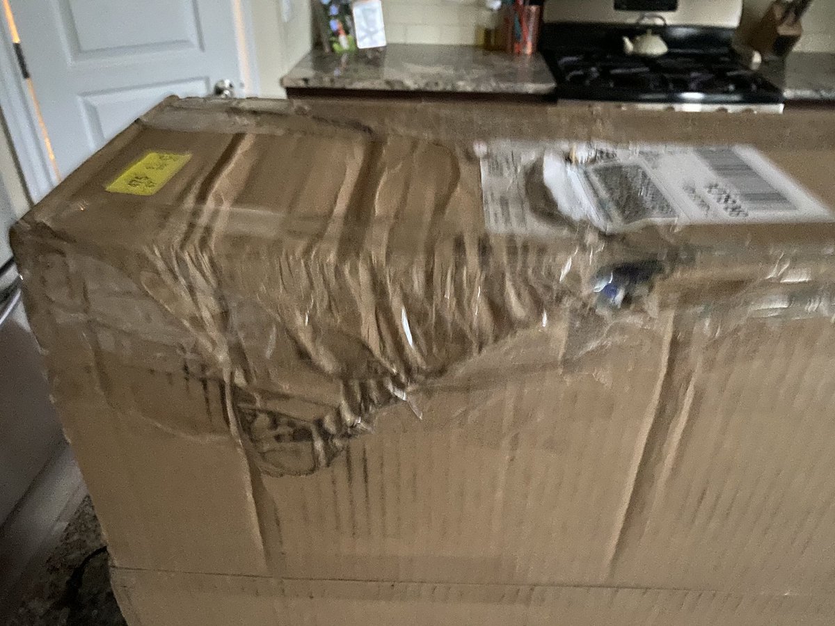 brooksehh's tweet photo. Hey @Walmart @walmarthelp.. I appreciate you shipping my ps5 on time, but I would’ve preferred if you took your time and it actually arrive in one piece.. What’s my course of action? https://t.co/Zq4dso8iUN