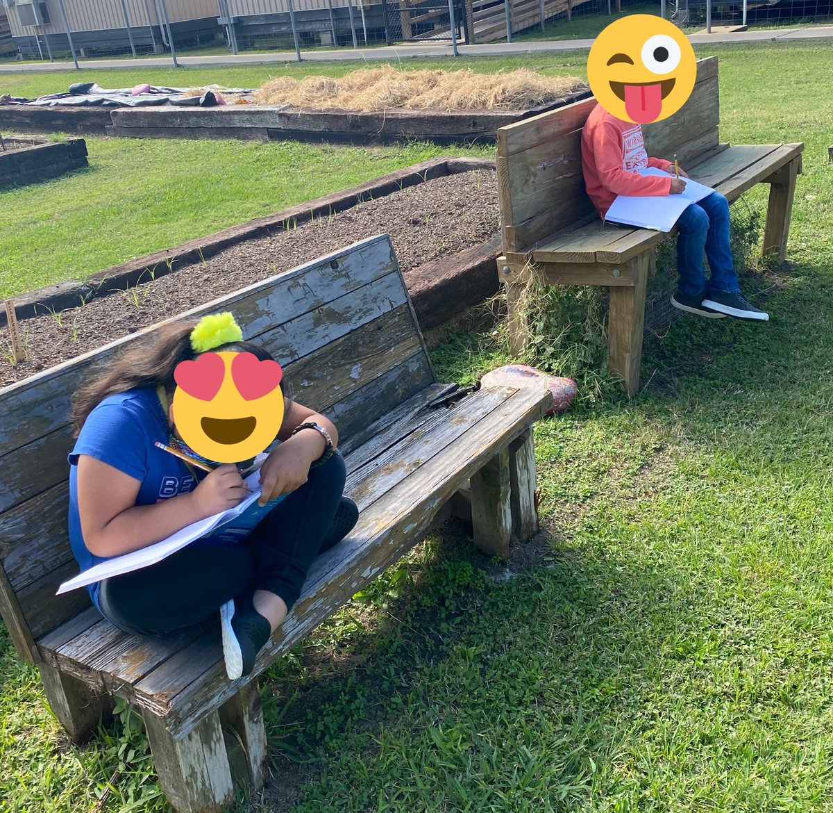 Andre_1Lester's tweet photo. Our lives are made of ‘Small Moments’ and we had the perfect day to capture one of them. We created lists using our 5 senses to help us stretch our writing. @CFISDAndre @CyFairISD #AndreInAction @CFISDPK1 #LestersFirsties #HappyWriters https://t.co/wu8xc1XrsI