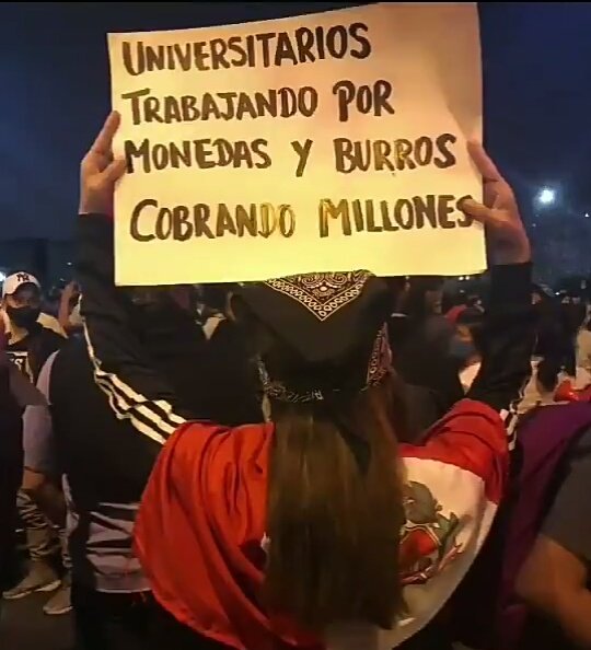 WGTP_2018's tweet photo. Mi profesor de inglés nos dijo
"Hoy examen las 2 horas que juega Perú, yo marchare por su futuro para que no sean ignorantes como esos que nos gobiernan "
#PoliciasAsesinos
#MerinoCTM #PeruVsChile https://t.co/M1MrXW55lk