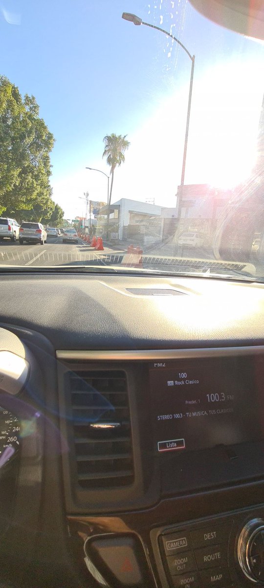juancorellab's tweet photo. @CIDUE_HMO @VictorMendozaL Si de por si no caben los carros en la ciudad y todavía se le ocurre quitar un carril del Boulevard Rodríguez para meter ciclovías yo no sé en que están pensando caos vehicular tremendo el que ya está empezando haber https://t.co/oUtT75ruIR