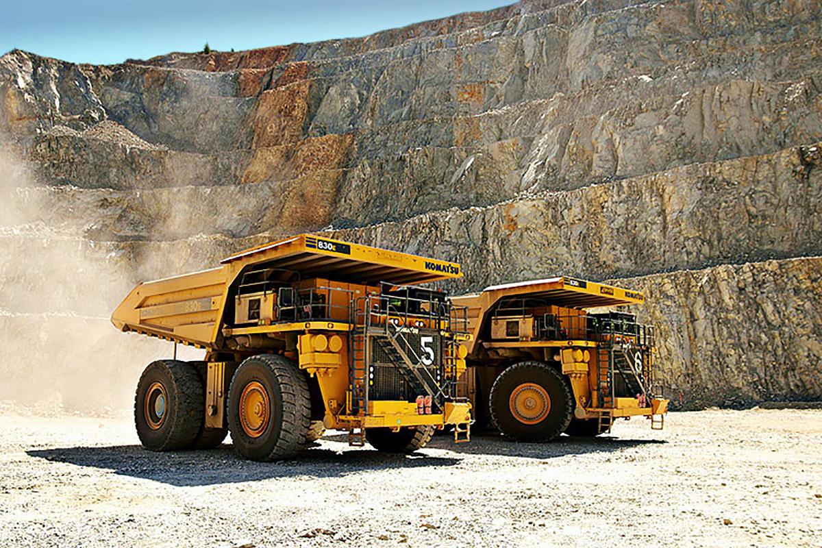 im_mining's tweet photo. #Coppermountainmining in #BC is getting C$2 million from the #CleanBC Industry Fund to convert 4 @KomatsuMining 830E trucks for #trolleyassist, part of a drive to reduce its #carbonintensity by >50% in 5-7 years @SMSEquipmentInc @BCGovNews #futureofmining https://t.co/c8sbTJXgdu https://t.co/wmoJIpmvFA