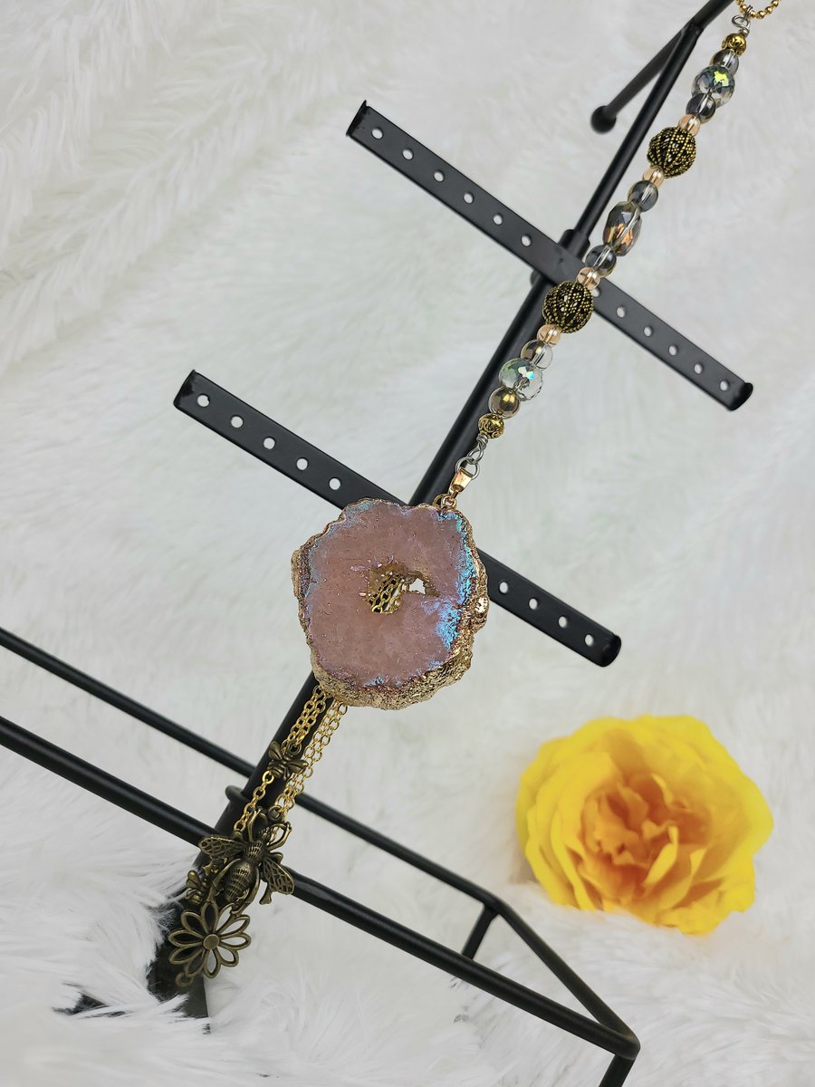 busybsplus's tweet photo. 🐝 Hanging Decor B2G1 Free site wide with code 123GONE at checkout, with free us shipping! https://t.co/wiRwV2JyLo ❤ #shop #shopsmall #smallbusiness #jewelry #handcrafted #walldecor #cardecor #hangingdecor #pullchain https://t.co/WebBXmFMvu